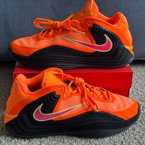 MEN’S NIKE GIANNIS FREAK 7 'IGNITION'
ORANGE/HYPER PINK-LT LEMON TWIST SIZE: 10